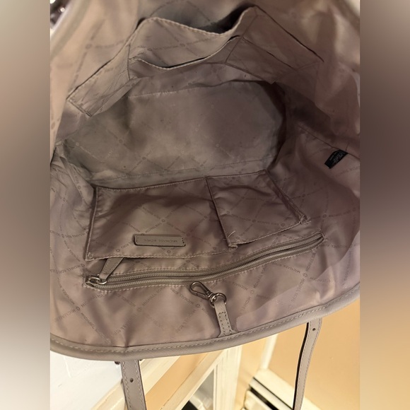 Michael Kors Jet Set Medium Lt Grey Carryall Tote Saffiano Leather EUC - Picture 9 of 17